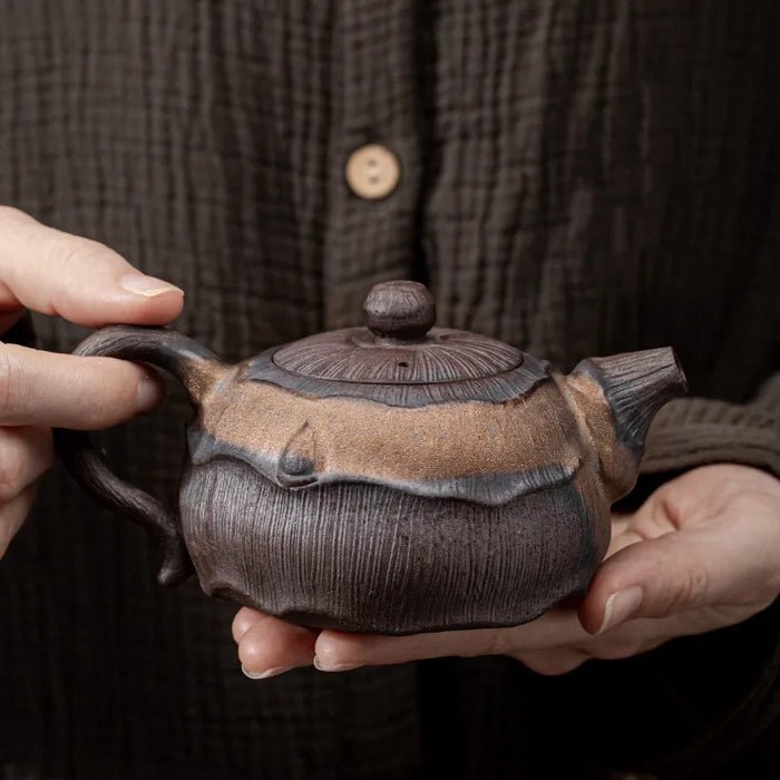 Japanese‑Style Gilt Iron‑Glaze Ceramic Teapot 250ml – Handmade Pu'er & Oolong Teaware