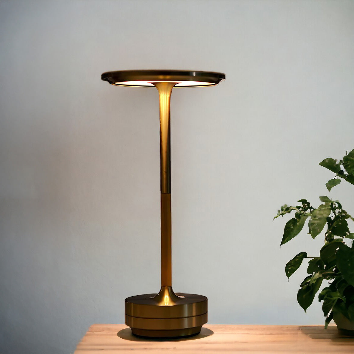 Draadloze moderne Aura tafellamp - Draadloze tafellamp met aanraakbediening en modern Scandinavisch design